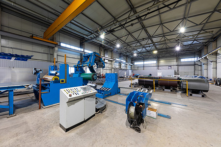 倉庫屋頂背景下的化工原料及產品管理